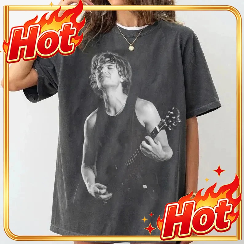 Poster Men Fashion - Kaus Cetak Poster DJO Joe Keery
